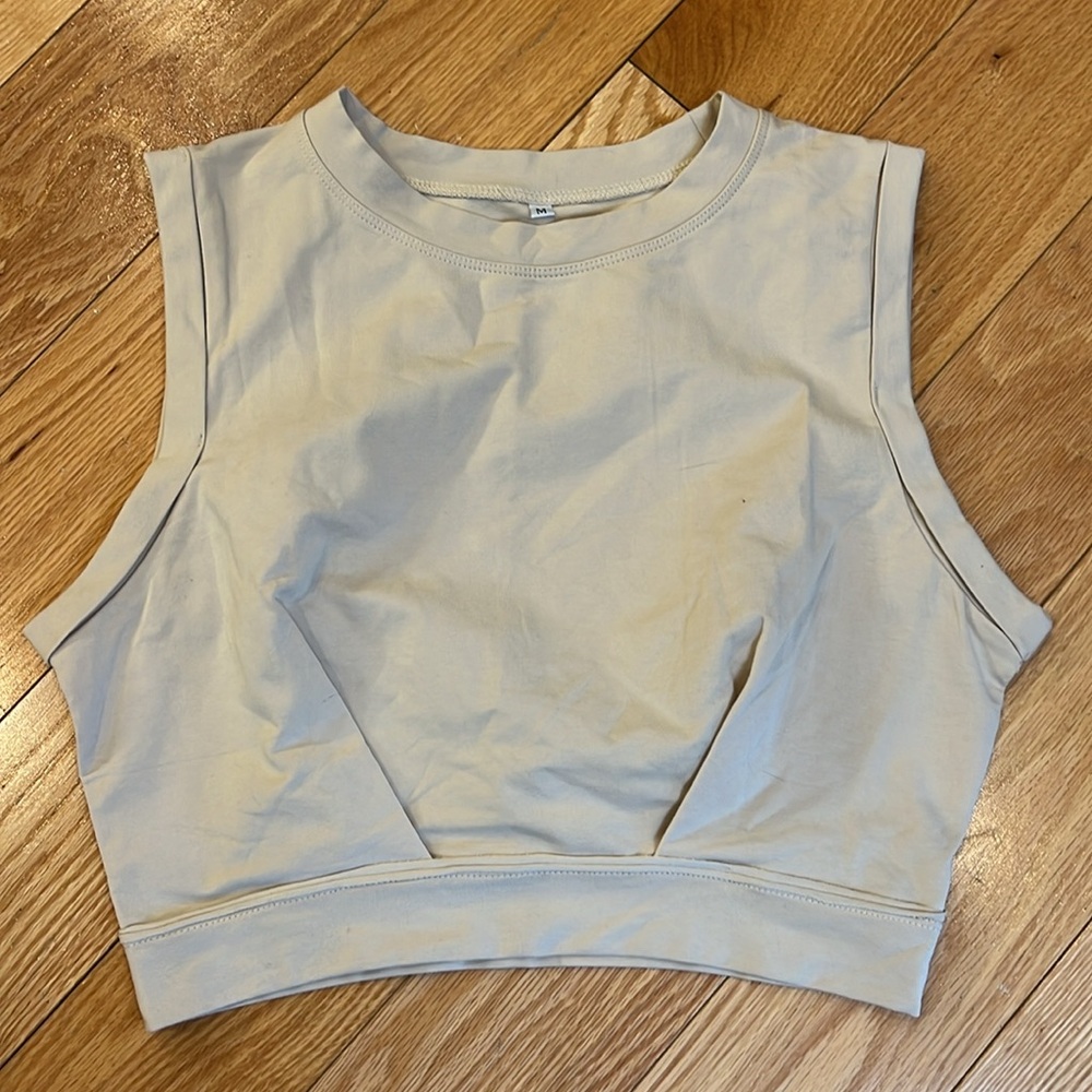 Crewneck sleeveless cropped top with pleated front and back detail